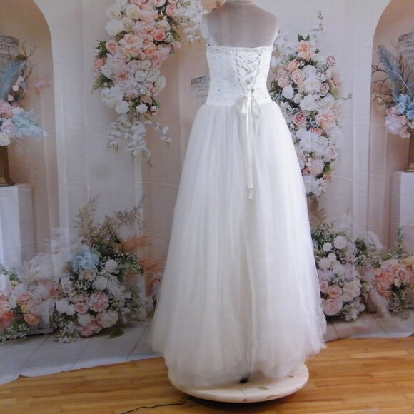 Satin and Tulle wedding dress with rhinestones Size 00 - Picture 6 of 6